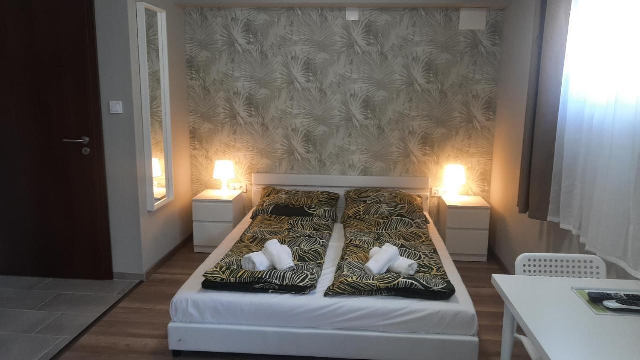 Zoeldhaz Panzio Bed & Breakfast Gyenesdiás Exterior foto