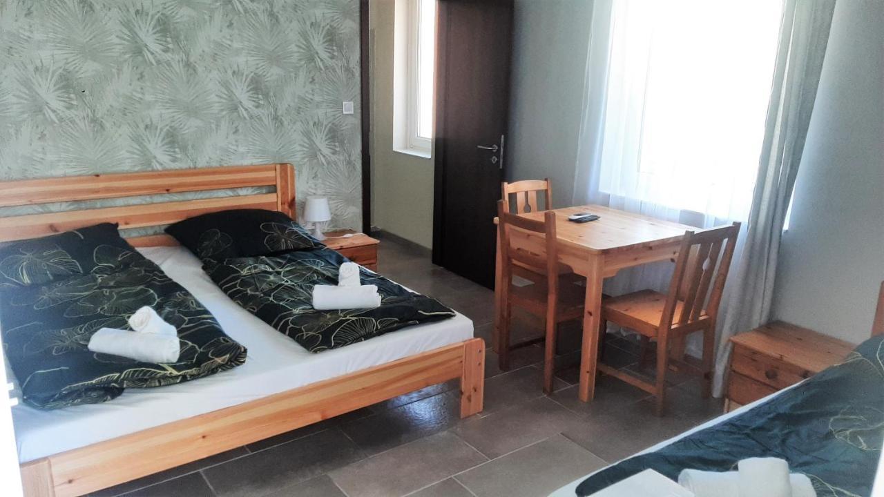 Zoeldhaz Panzio Bed & Breakfast Gyenesdiás Exterior foto