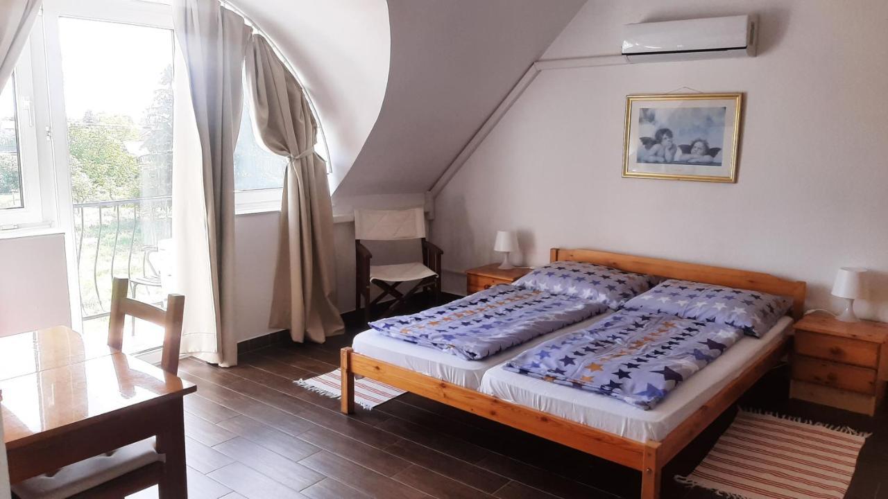 Zoeldhaz Panzio Bed & Breakfast Gyenesdiás Exterior foto