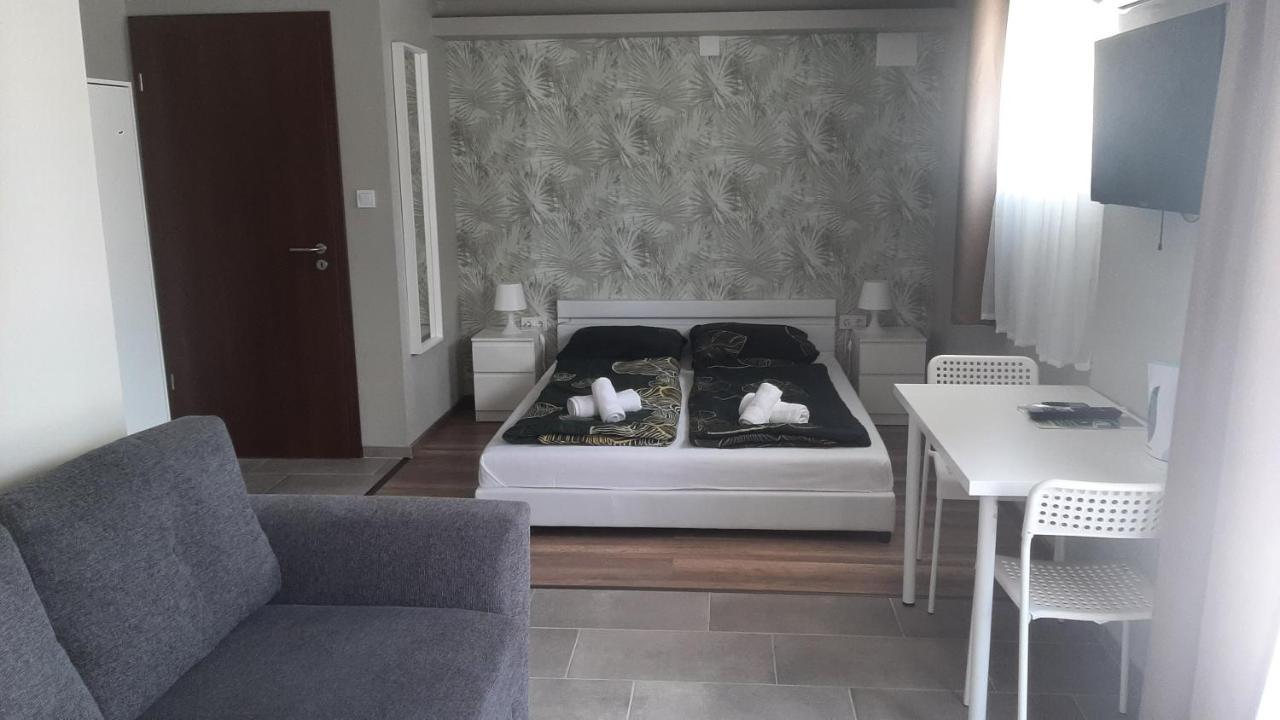 Zoeldhaz Panzio Bed & Breakfast Gyenesdiás Exterior foto