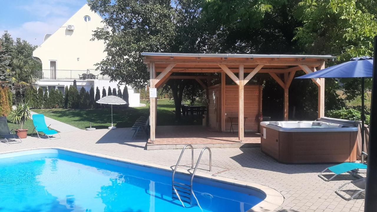 Zoeldhaz Panzio Bed & Breakfast Gyenesdiás Exterior foto